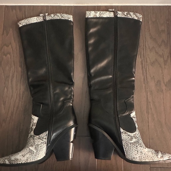 Silver/chrome and black heeled snake skin cowboy boots - Picture 3 of 7